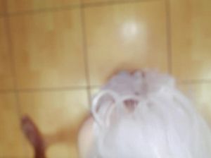 Голубоглазая блондинка от первого лица делает нежный хороший минет