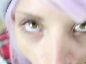 Блондиночка делает красивый минет очень большого члена