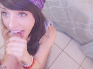 Красивая девчонка показала киску и отсосала длинный член от первого лица