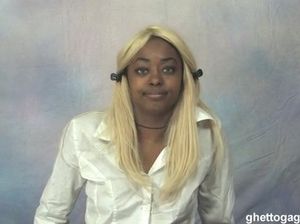 Черная женщина в парике получила сперму после глубокого отсоса