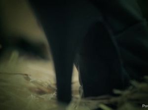 Возбужденный парень трахает мулатку в краске с окончанием внутрь