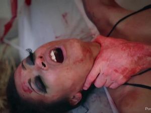 Возбужденный парень трахает мулатку в краске с окончанием внутрь