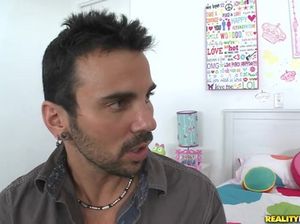 Студентка с большой попой отдается репетитору в бритую пилотку