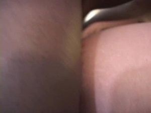 Белую девчонку жестко выебали негры и накончали ей в пизду