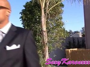 Мускулистые негры одновременно ебут классную женщину с пирсингом