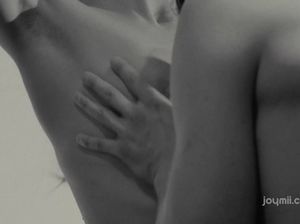 Милашка с маленькими сиськами занялась романтическим сексом с кавалером