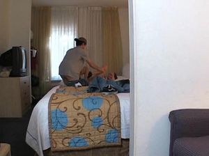 Муженек залил пизду спермой после жаркого траха с супругой