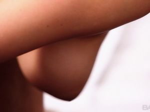 Красивый вагинальный секс со стройной молодой брюнеткой