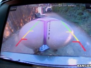 Негр засадил черный член в белую пизду блондинки и кончил не вынимая