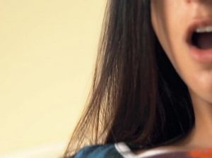 Красивый вагинальный секс с молоденькой любовницей на кровати