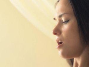 Красивый вагинальный секс с молоденькой любовницей на кровати