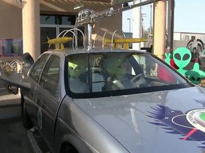 Грудастая милфа получает сперму внутрь после ебли на кровати