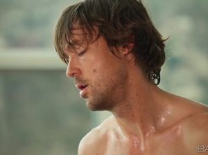 Изумительная брюнетка в белых чулках после кунилингуса отдаётся в пилотку