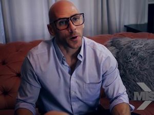 Молодые извращенки соблазнили папика и устроили жаркий секс втроем