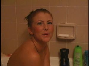 Расслабленная девушка трахается за деньги на видеокамеру