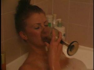 Расслабленная девушка трахается за деньги на видеокамеру