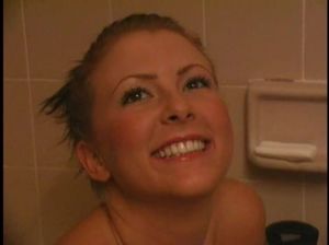 Расслабленная девушка трахается за деньги на видеокамеру