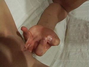 Милая брюнетка мастерски сосет фаллос и отдается раком