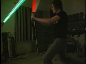 Домашняя девка в чулках с маленькими сиськами делает минет за деньги