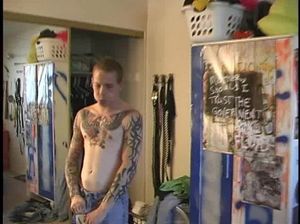 Татуированная неформалка в корсете и чулках занимается сексом за деньги с мужиком