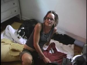 Девушка с волосатой пилоткой трахается на природе с мужиком для частного видео