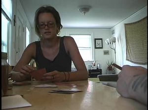 Девушка с волосатой пилоткой трахается на природе с мужиком для частного видео