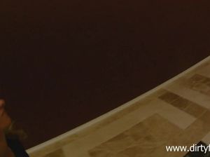 Русский пикапер трахнул незнакомку на природе и в общественном туалете