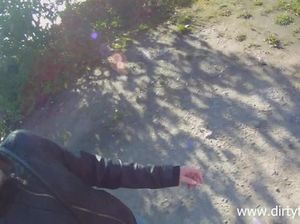 Русский пикапер трахнул незнакомку на природе и в общественном туалете