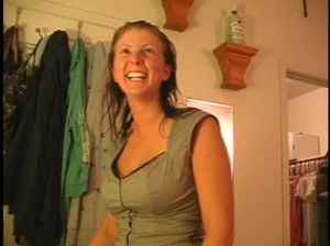 Пацан снял домашний секс с пьяной красоткой на кровати