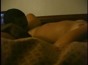 Негр жарит грудастую мулатку в пизду на записи домашнего секс видео