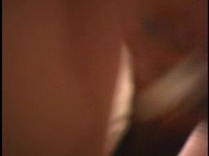 Очкастая домашняя девка сосет парню и мастурбирует голая в ванной на камеру