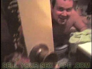 Неформалка с пирсингом и тату трахается на камеру ради денег