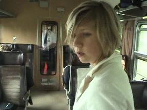 Чешская блондинка в поезде сосет член своего парня