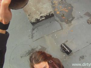 Пикапер соблазнил русскую красотку и трахнул ее на крыше дома