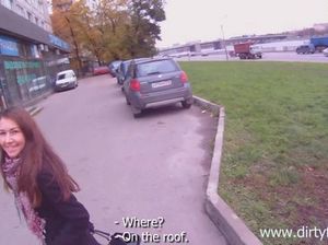 Пикапер соблазнил русскую красотку и трахнул ее на крыше дома