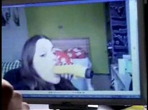 Парень делает любительскую съемку глубокого минета и ебет подругу раком