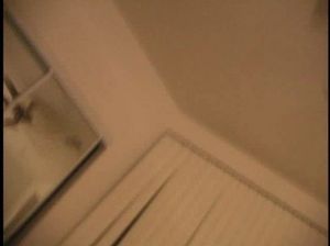 Брюнетка за деньги трахается на кровати с новым знакомым