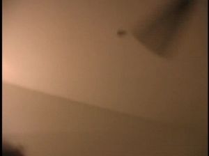 Брюнетка за деньги трахается на кровати с новым знакомым