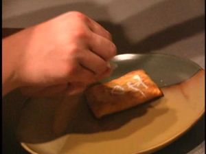 Пошлая красотка за деньги разделась и встала раком для ебли