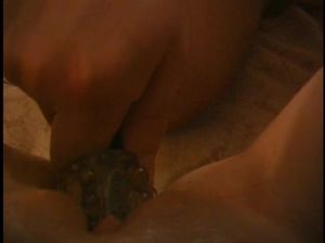 Любительские съемки молодой брюнетки в ванной и кунилингус от дружка