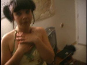 Любительские съемки молодой брюнетки в ванной и кунилингус от дружка