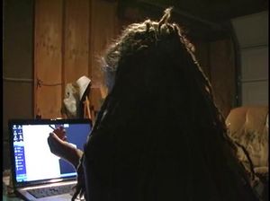 Домашние лесбиянки целуются и лижут горячие киски