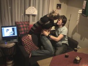 Домашняя молодая девушка после минета прыгает на члене сверху