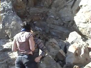 Парочка вышла на пикник в горы и мужик отменно выебал сучку на берегу реки