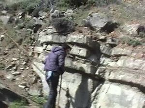 Парочка вышла на пикник в горы и мужик отменно выебал сучку на берегу реки