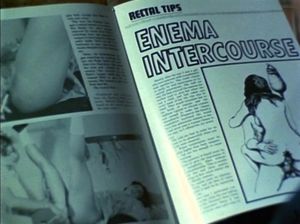 Извращенные мужики и телочки делают клизмы в больнице и ебутся