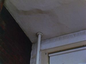 Извращенные мужики и телочки делают клизмы в больнице и ебутся