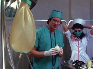 Извращенные мужики и телочки делают клизмы в больнице и ебутся