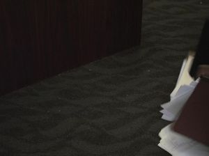 Пациент круто долбит соблазнительную медсестру на столе