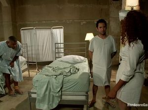 Пациенты набросились толпой на медсестру мулатку и устроили дикий ганг банг